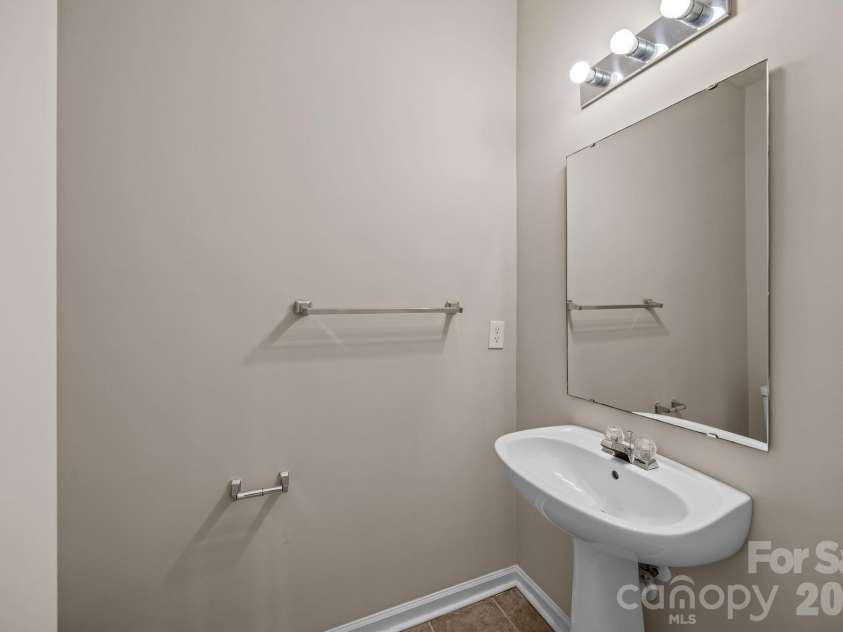 3527 Creeping Flora Lane, Charlotte, NC 28216.  MLS# CAR4336635, YatesRealty ID 18170. 