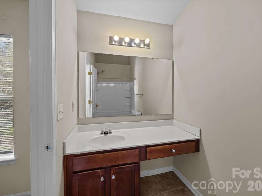 3527 Creeping Flora Lane, Charlotte, NC 28216.  MLS# CAR4336635, YatesRealty ID 18170. 