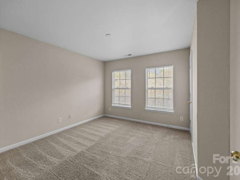 3527 Creeping Flora Lane, Charlotte, NC 28216.  MLS# CAR4336635, YatesRealty ID 18170. 