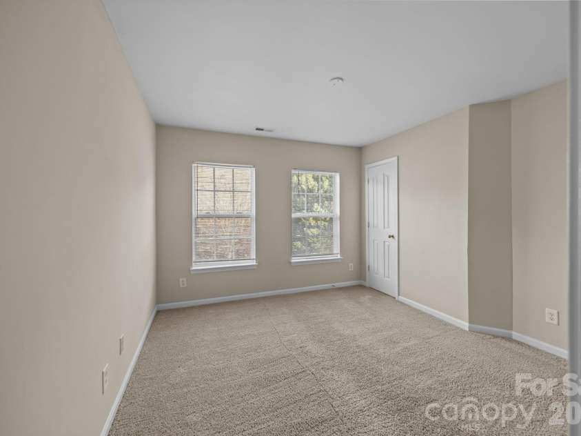 3527 Creeping Flora Lane, Charlotte, NC 28216.  MLS# CAR4336635, YatesRealty ID 18170. 