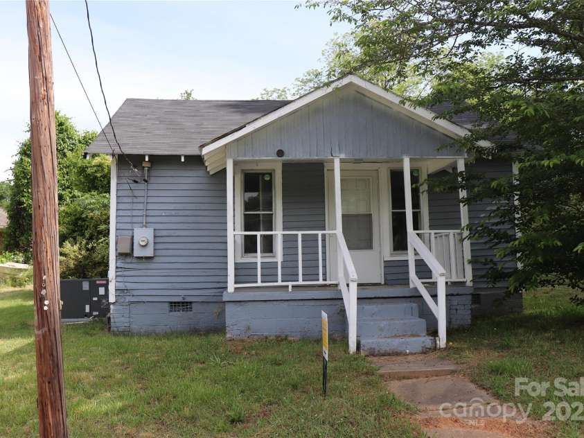 614 Goldsboro Avenue, Statesville, NC 28677.  MLS# CAR4258121, YatesRealty ID 18171. 
