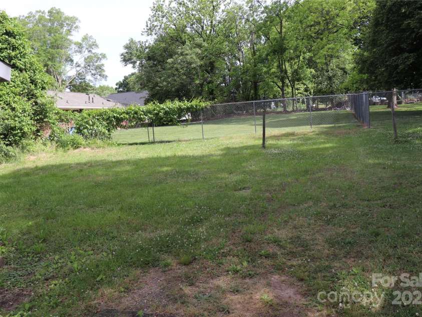 614 Goldsboro Avenue, Statesville, NC 28677.  MLS# CAR4258121, YatesRealty ID 18171. 