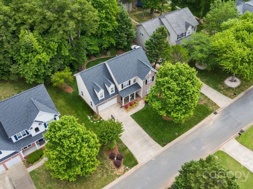 14849 Middlesborough Drive, Matthews, NC 28104.  MLS# CAR4253151, YatesRealty ID 18173. 