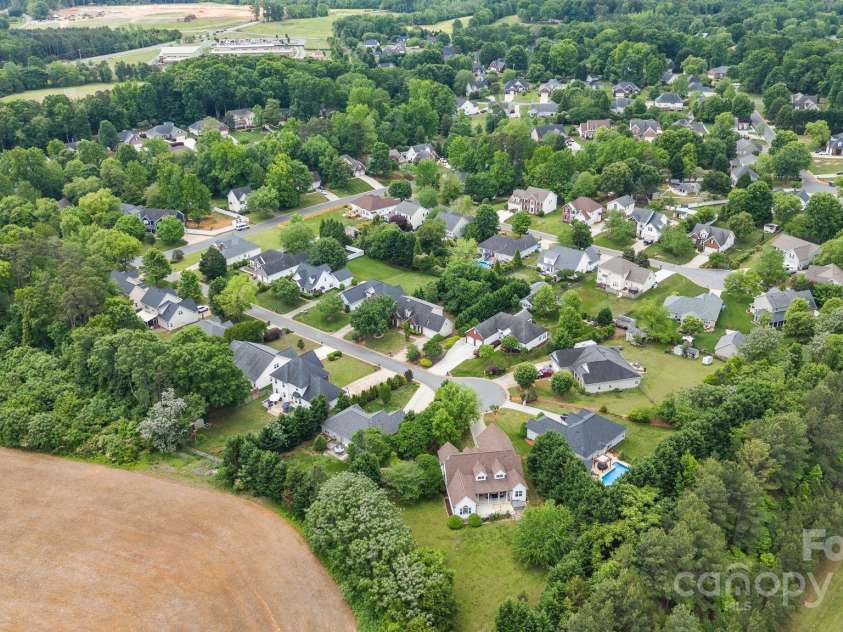 14849 Middlesborough Drive, Matthews, NC 28104.  MLS# CAR4253151, YatesRealty ID 18173. 