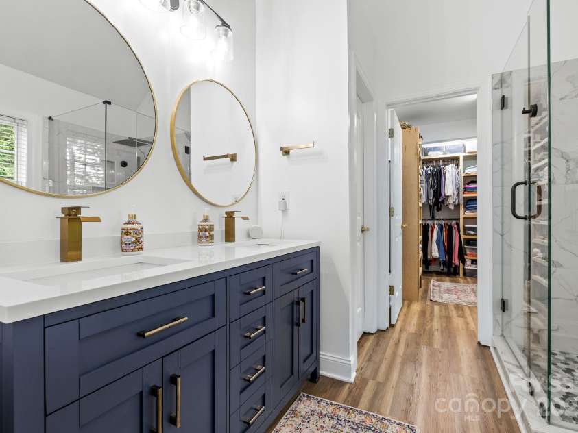 14849 Middlesborough Drive, Matthews, NC 28104.  MLS# CAR4253151, YatesRealty ID 18173. Primary Bath