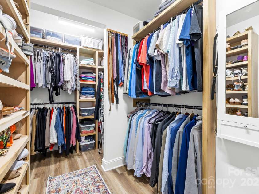 14849 Middlesborough Drive, Matthews, NC 28104.  MLS# CAR4253151, YatesRealty ID 18173. Primary Custom Walk-In Closet