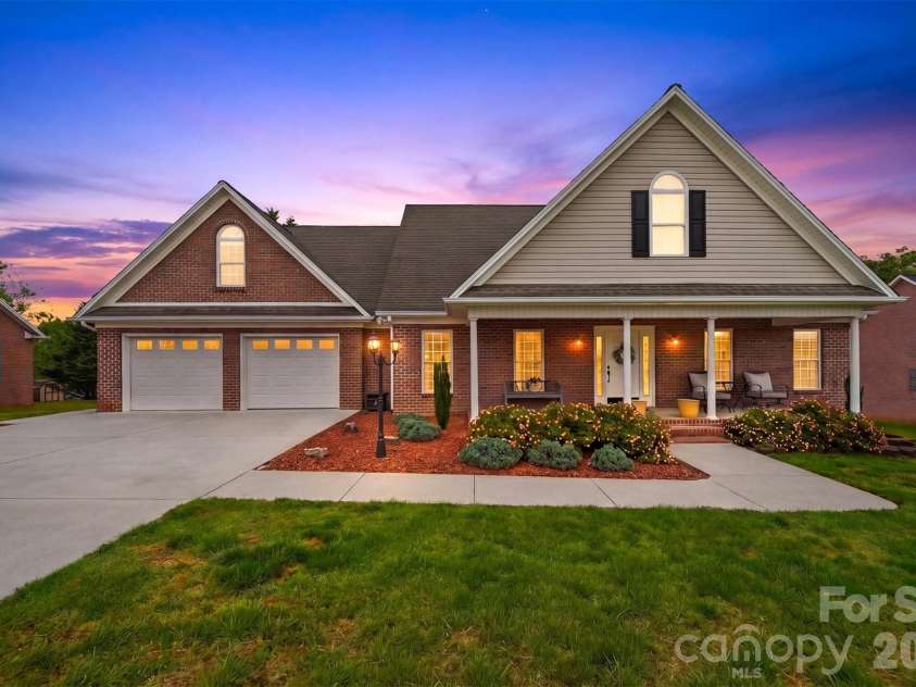 217 Dell Circle, Hudson, NC 28638.  MLS# CAR4375993, YatesRealty ID 18174. 