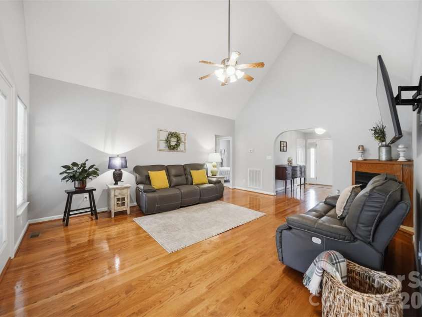 217 Dell Circle, Hudson, NC 28638.  MLS# CAR4375993, YatesRealty ID 18174. 