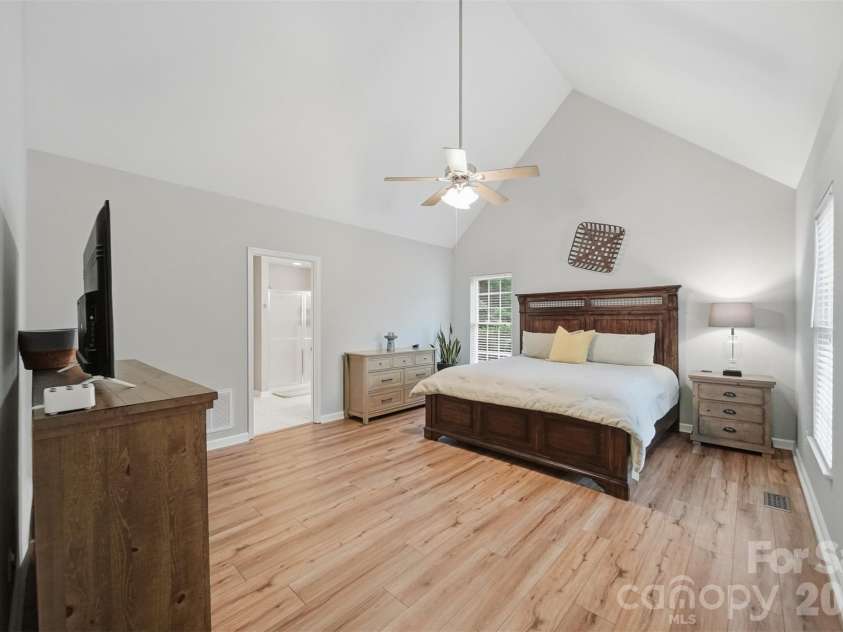 217 Dell Circle, Hudson, NC 28638.  MLS# CAR4375993, YatesRealty ID 18174. 