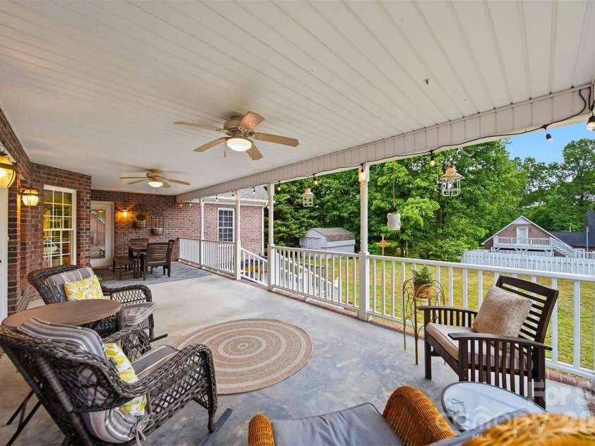 217 Dell Circle, Hudson, NC 28638.  MLS# CAR4375993, YatesRealty ID 18174. 