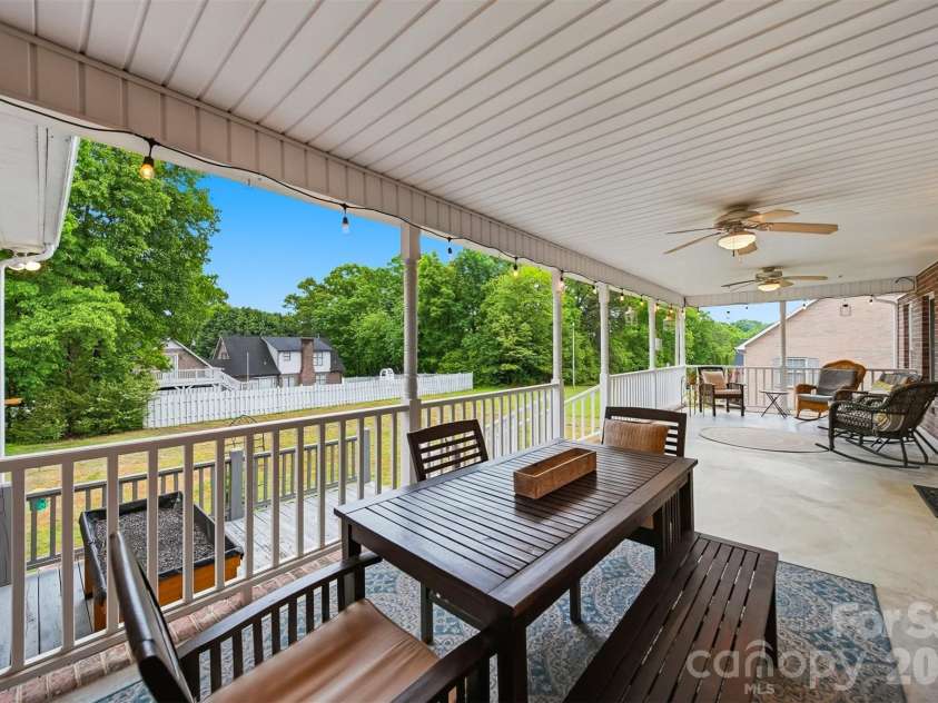 217 Dell Circle, Hudson, NC 28638.  MLS# CAR4375993, YatesRealty ID 18174. 