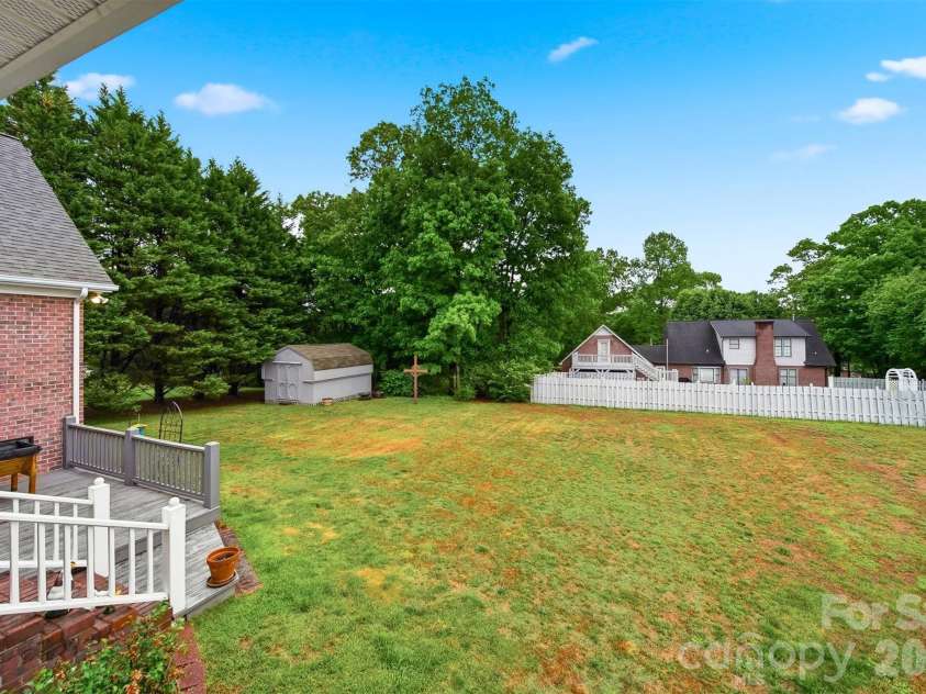 217 Dell Circle, Hudson, NC 28638.  MLS# CAR4375993, YatesRealty ID 18174. 