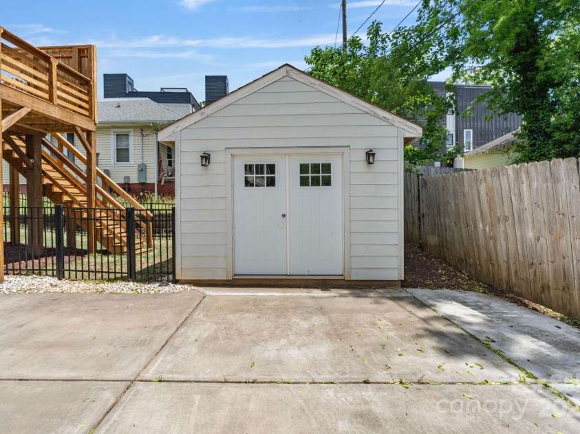 423 State Street, Charlotte, NC 28208.  MLS# CAR4255749, YatesRealty ID 18174. 