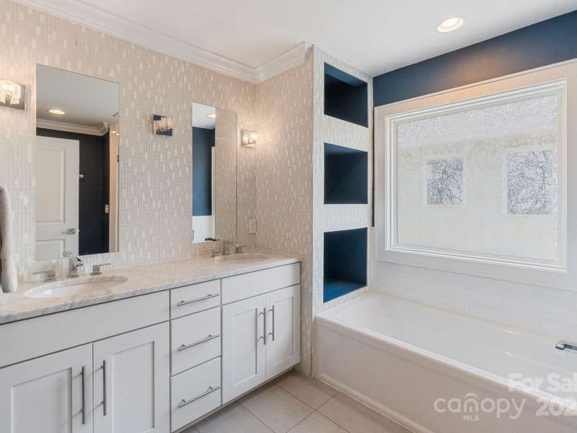 423 State Street, Charlotte, NC 28208.  MLS# CAR4255749, YatesRealty ID 18174. 