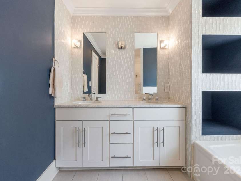 423 State Street, Charlotte, NC 28208.  MLS# CAR4255749, YatesRealty ID 18174. 