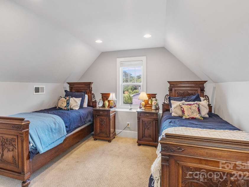 423 State Street, Charlotte, NC 28208.  MLS# CAR4255749, YatesRealty ID 18174. 