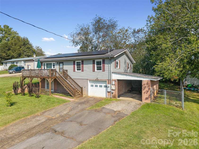 84 Candlelight Circle, Clyde, NC 28721.  MLS# CAR4376602, YatesRealty ID 18175. 