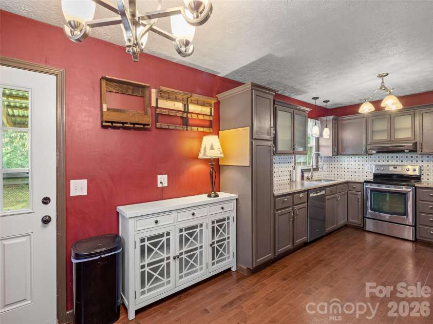 84 Candlelight Circle, Clyde, NC 28721.  MLS# CAR4376602, YatesRealty ID 18175. 
