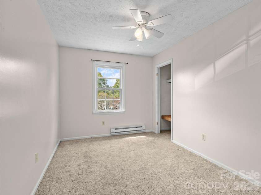 84 Candlelight Circle, Clyde, NC 28721.  MLS# CAR4376602, YatesRealty ID 18175. 