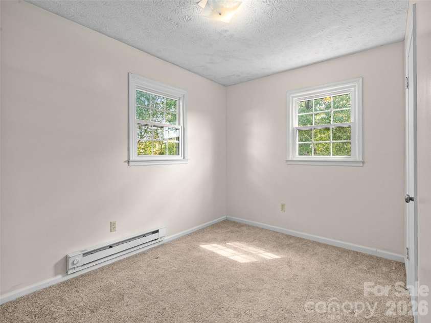 84 Candlelight Circle, Clyde, NC 28721.  MLS# CAR4376602, YatesRealty ID 18175. 