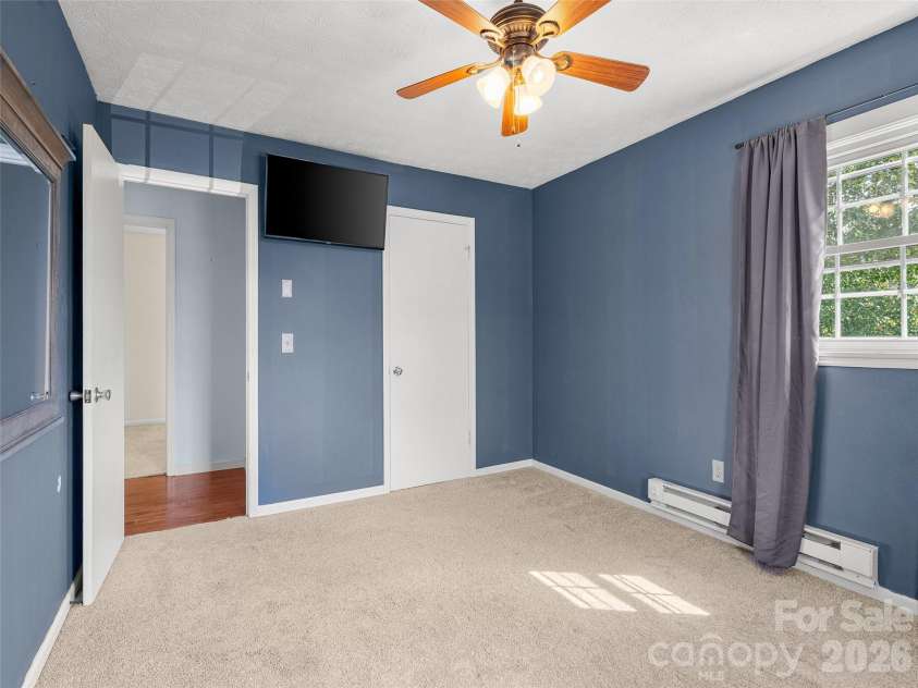 84 Candlelight Circle, Clyde, NC 28721.  MLS# CAR4376602, YatesRealty ID 18175. 