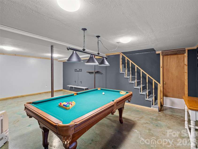 84 Candlelight Circle, Clyde, NC 28721.  MLS# CAR4376602, YatesRealty ID 18175. 