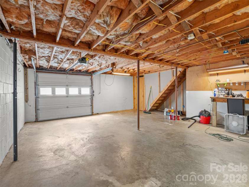 84 Candlelight Circle, Clyde, NC 28721.  MLS# CAR4376602, YatesRealty ID 18175. 