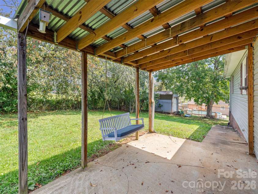 84 Candlelight Circle, Clyde, NC 28721.  MLS# CAR4376602, YatesRealty ID 18175. 