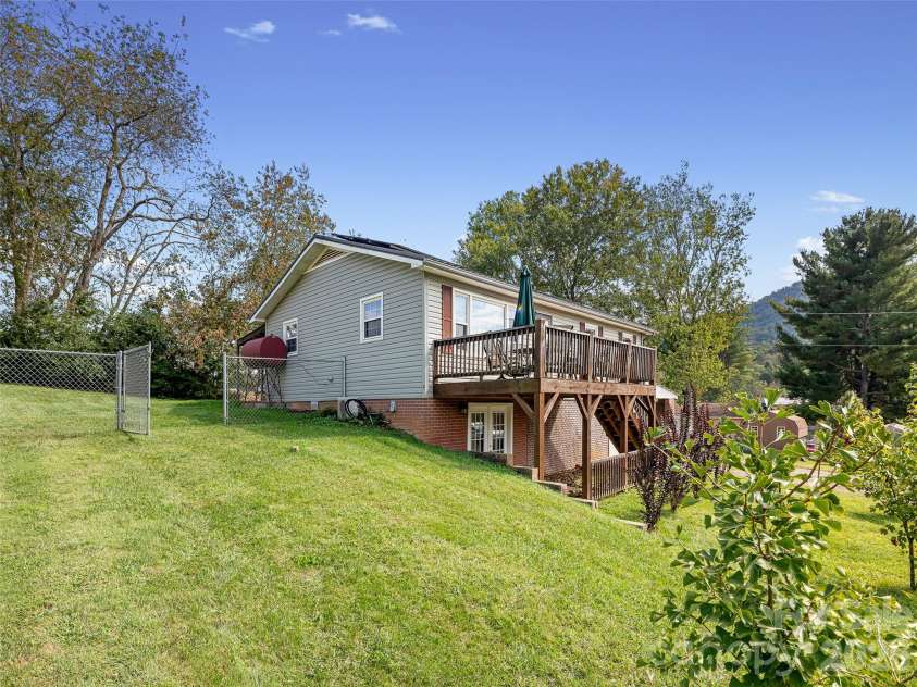 84 Candlelight Circle, Clyde, NC 28721.  MLS# CAR4376602, YatesRealty ID 18175. 