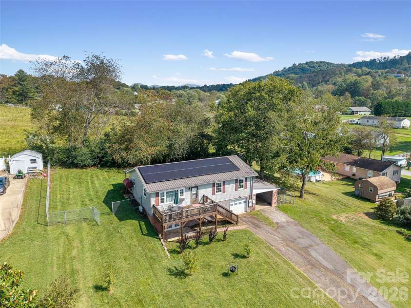84 Candlelight Circle, Clyde, NC 28721.  MLS# CAR4376602, YatesRealty ID 18175. 