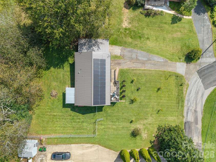 84 Candlelight Circle, Clyde, NC 28721.  MLS# CAR4376602, YatesRealty ID 18175. 