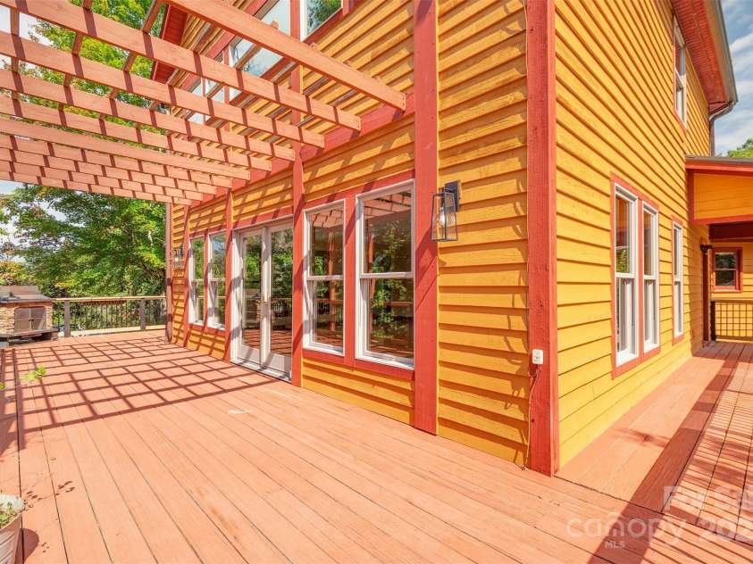 15 Mountain Tea Lane, Alexander, NC 28701.  MLS# CAR4276660, YatesRealty ID 18176. 