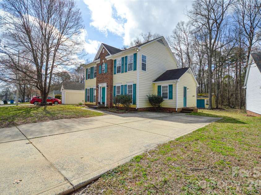 3509 Mayhurst Drive, Indian Trail, NC 28079.  MLS# CAR4353930, YatesRealty ID 18176. 