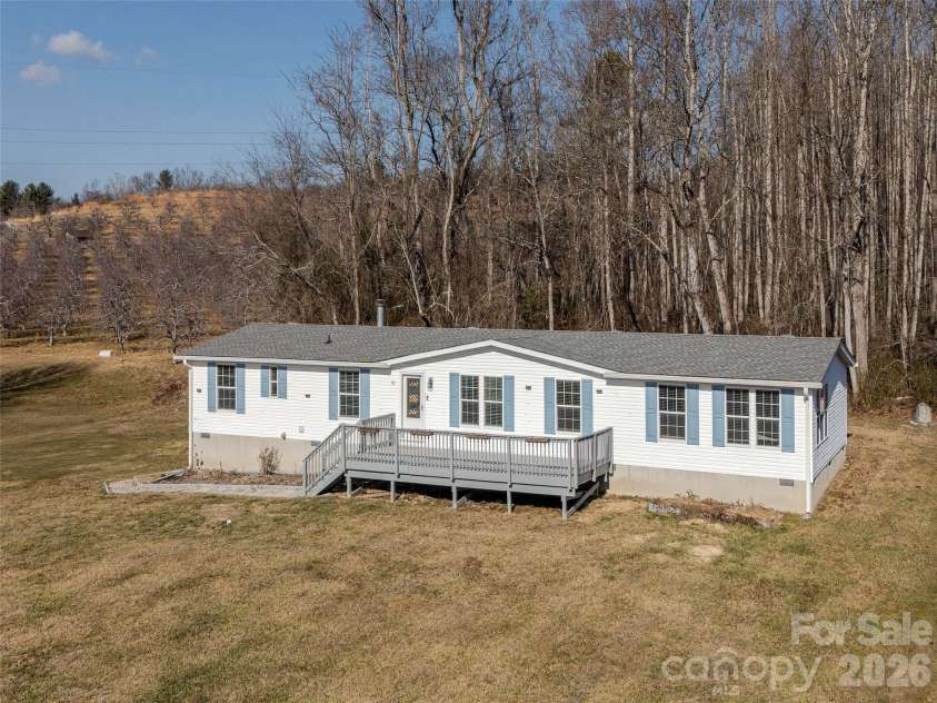 112 Lynn Estate Road, Hendersonville, NC 28792.  MLS# CAR4337249, YatesRealty ID 18178. 