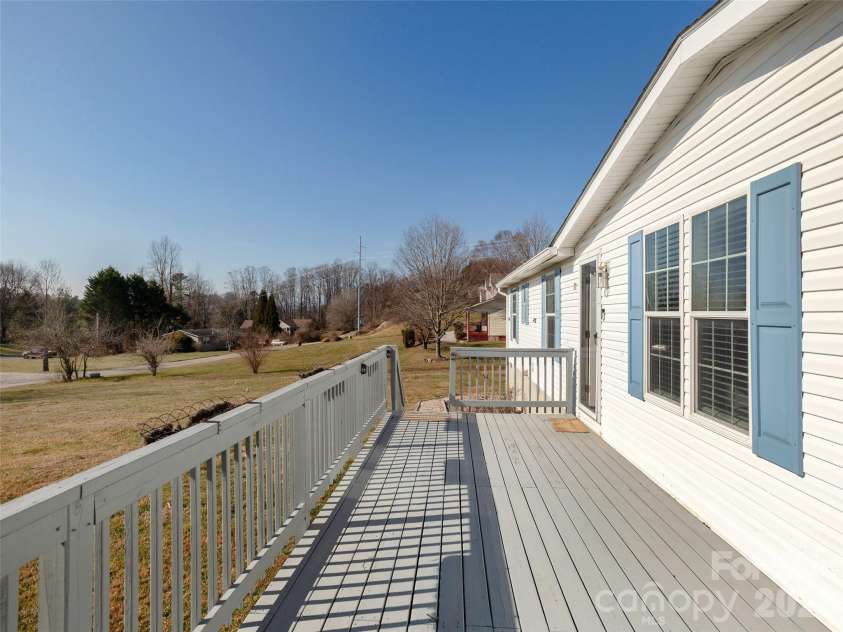 112 Lynn Estate Road, Hendersonville, NC 28792.  MLS# CAR4337249, YatesRealty ID 18178. 