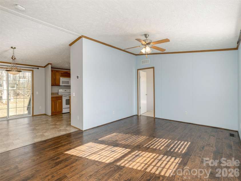 112 Lynn Estate Road, Hendersonville, NC 28792.  MLS# CAR4337249, YatesRealty ID 18178. 