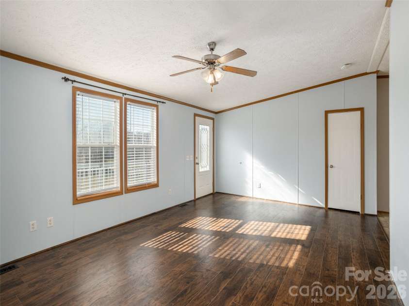 112 Lynn Estate Road, Hendersonville, NC 28792.  MLS# CAR4337249, YatesRealty ID 18178. 