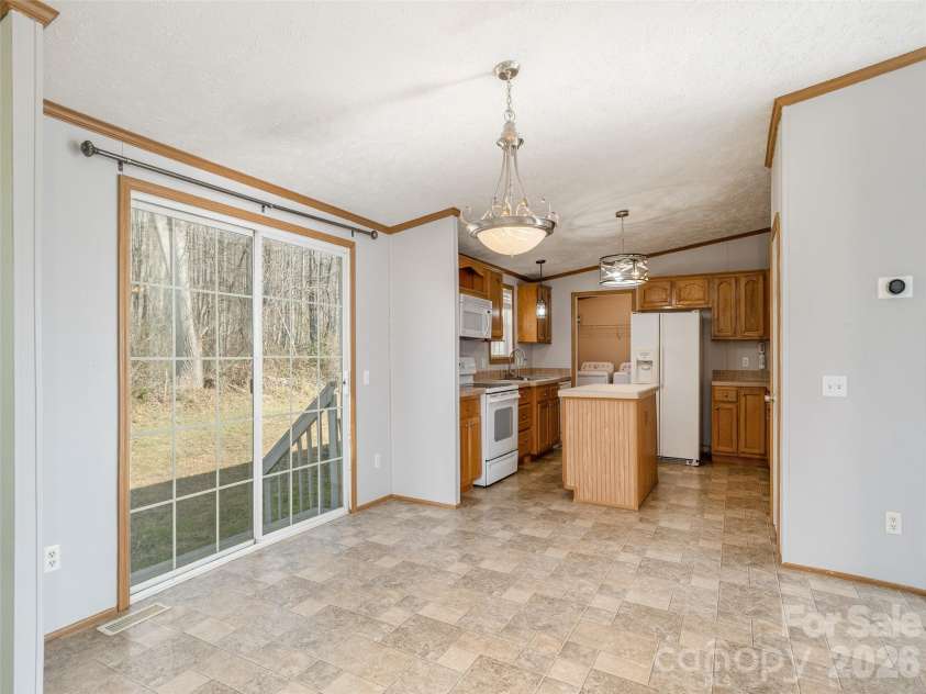 112 Lynn Estate Road, Hendersonville, NC 28792.  MLS# CAR4337249, YatesRealty ID 18178. 