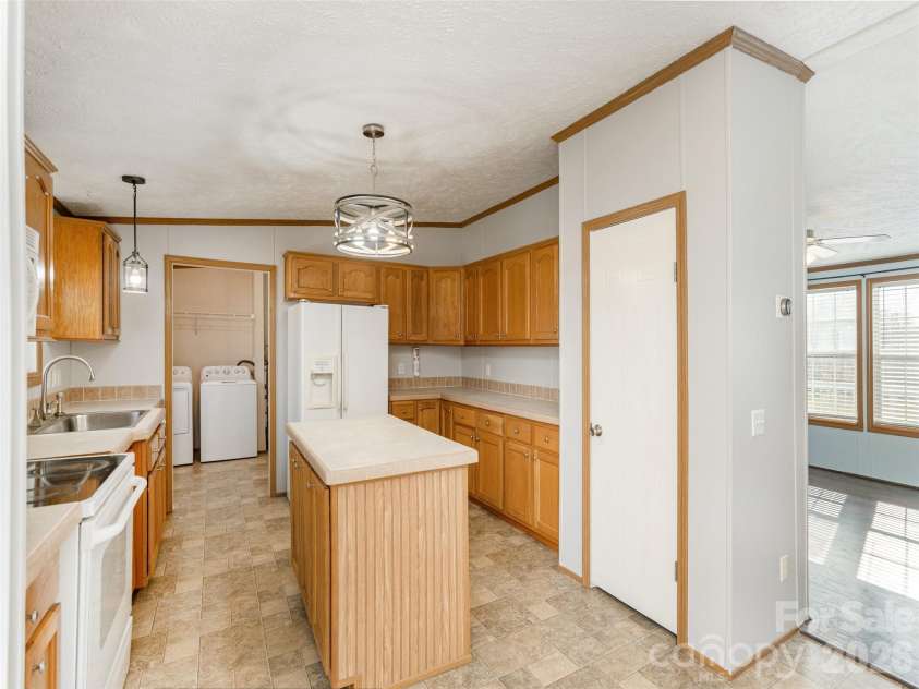 112 Lynn Estate Road, Hendersonville, NC 28792.  MLS# CAR4337249, YatesRealty ID 18178. 