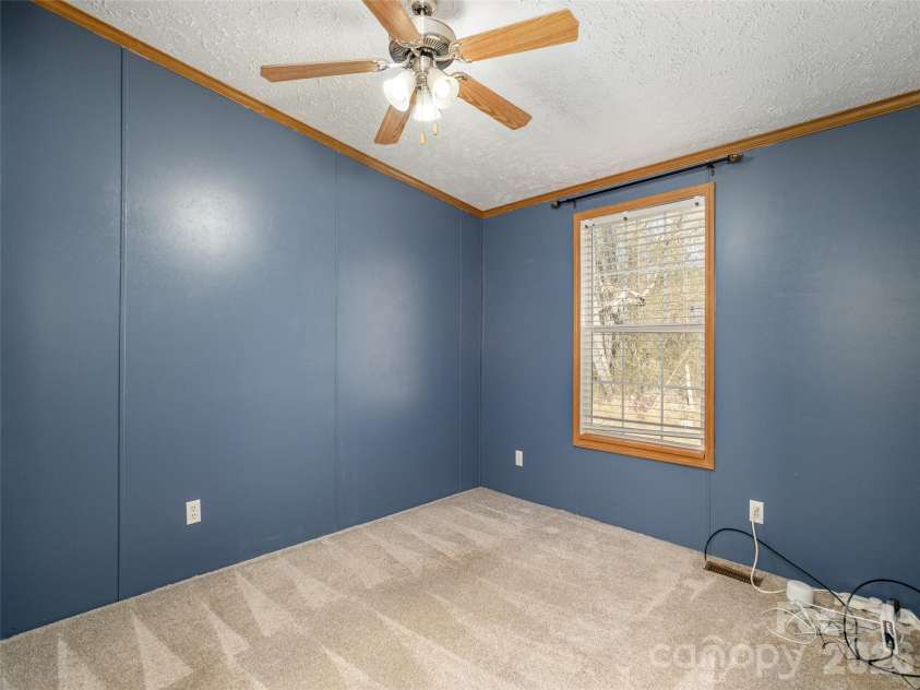 112 Lynn Estate Road, Hendersonville, NC 28792.  MLS# CAR4337249, YatesRealty ID 18178. 