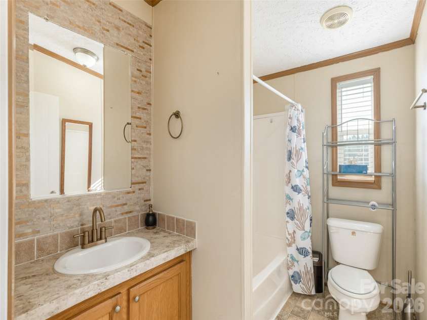 112 Lynn Estate Road, Hendersonville, NC 28792.  MLS# CAR4337249, YatesRealty ID 18178. 