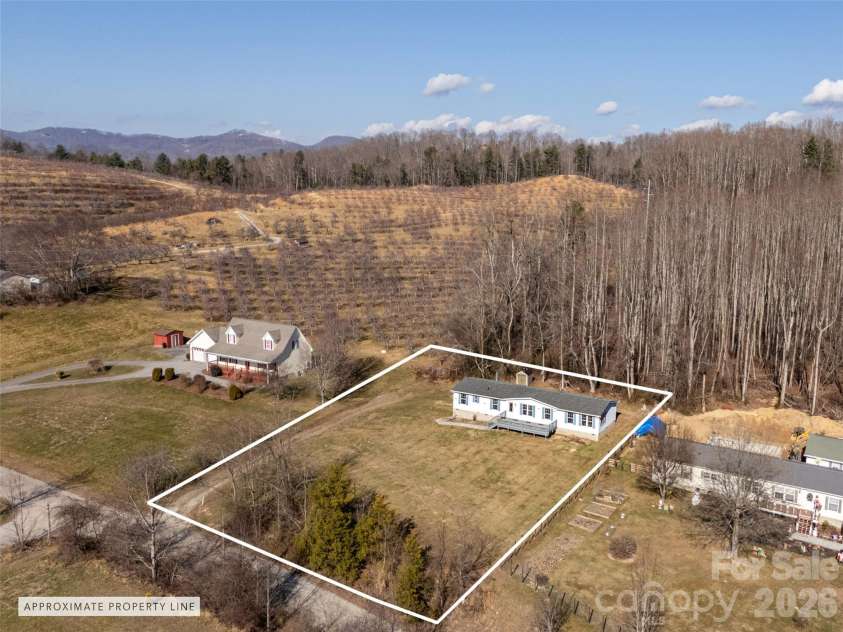 112 Lynn Estate Road, Hendersonville, NC 28792.  MLS# CAR4337249, YatesRealty ID 18178. 