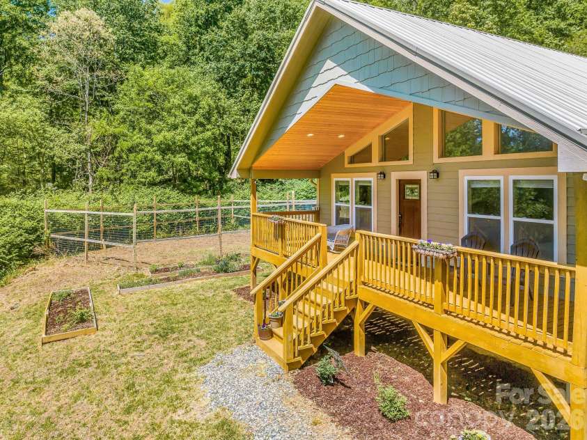 274 Poverty Branch Road, Barnardsville, NC 28709.  MLS# CAR4372195, YatesRealty ID 18179. 