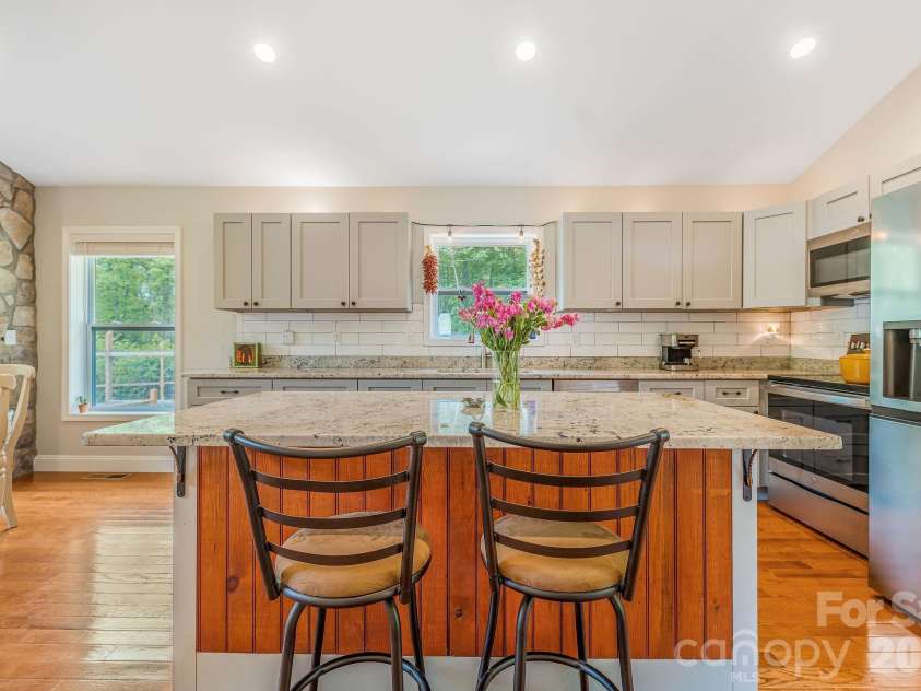 274 Poverty Branch Road, Barnardsville, NC 28709.  MLS# CAR4372195, YatesRealty ID 18179. Island seating 