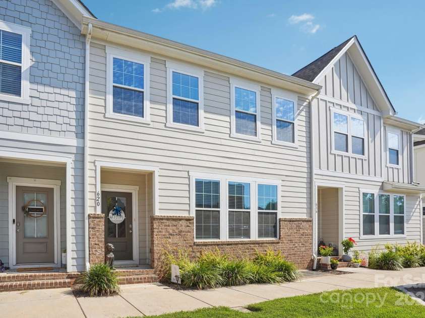 620 Amalfi Drive, Davidson, NC 28036.  MLS# CAR4294404, YatesRealty ID 1818. 