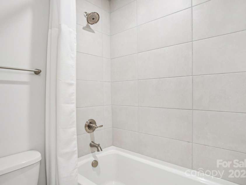 620 Amalfi Drive, Davidson, NC 28036.  MLS# CAR4294404, YatesRealty ID 1818. 