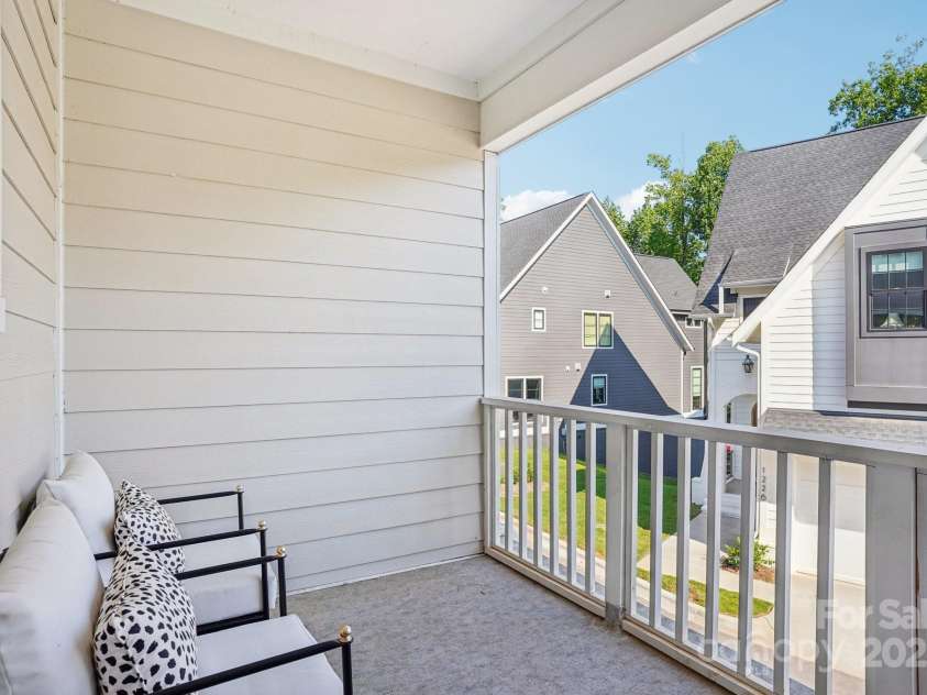 620 Amalfi Drive, Davidson, NC 28036.  MLS# CAR4294404, YatesRealty ID 1818. 