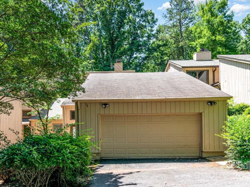 4025 Ivystone Court, Charlotte, NC 28277.  MLS# CAR4263151, YatesRealty ID 18180. 