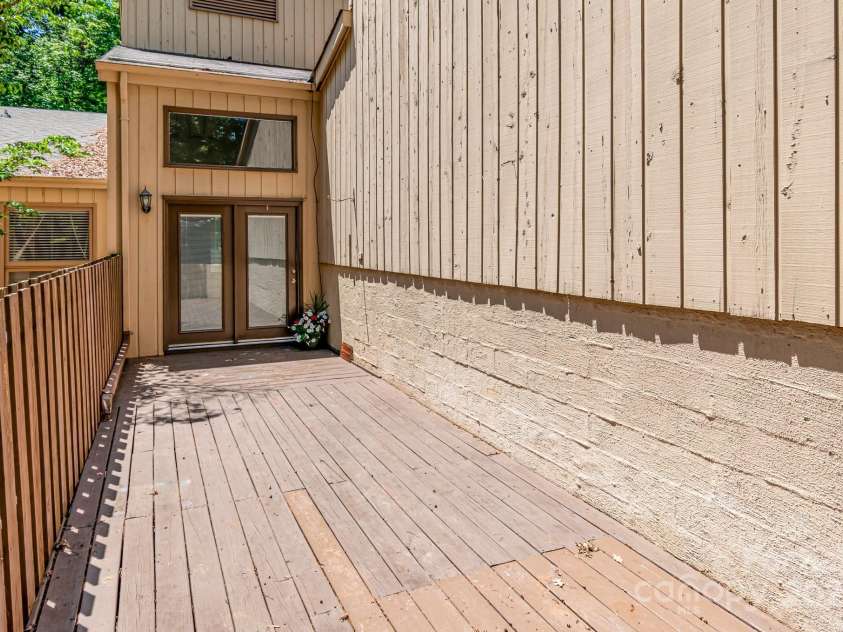4025 Ivystone Court, Charlotte, NC 28277.  MLS# CAR4263151, YatesRealty ID 18180. Enclosed Deck Area