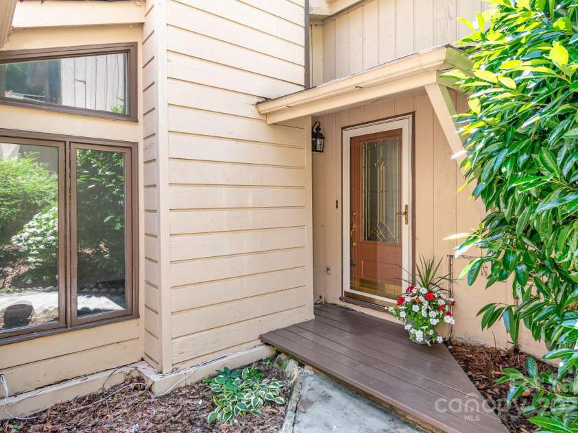 4025 Ivystone Court, Charlotte, NC 28277.  MLS# CAR4263151, YatesRealty ID 18180. Front Courtyard Entrance